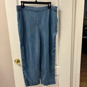Chico's Tencel Pull On Blue Crop Pants size 1.5 or 10 / medium